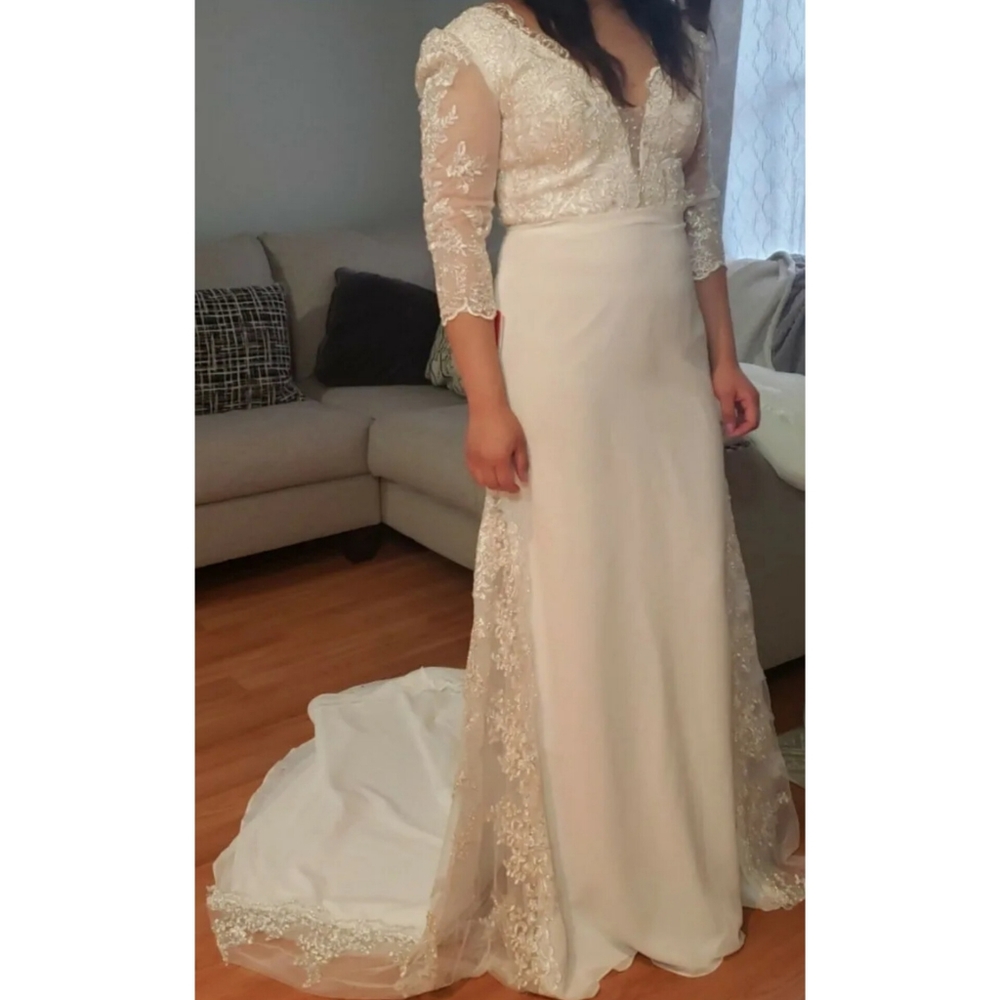 Beautiful NEW Ivory Wedding Dress Size M, size 6/8